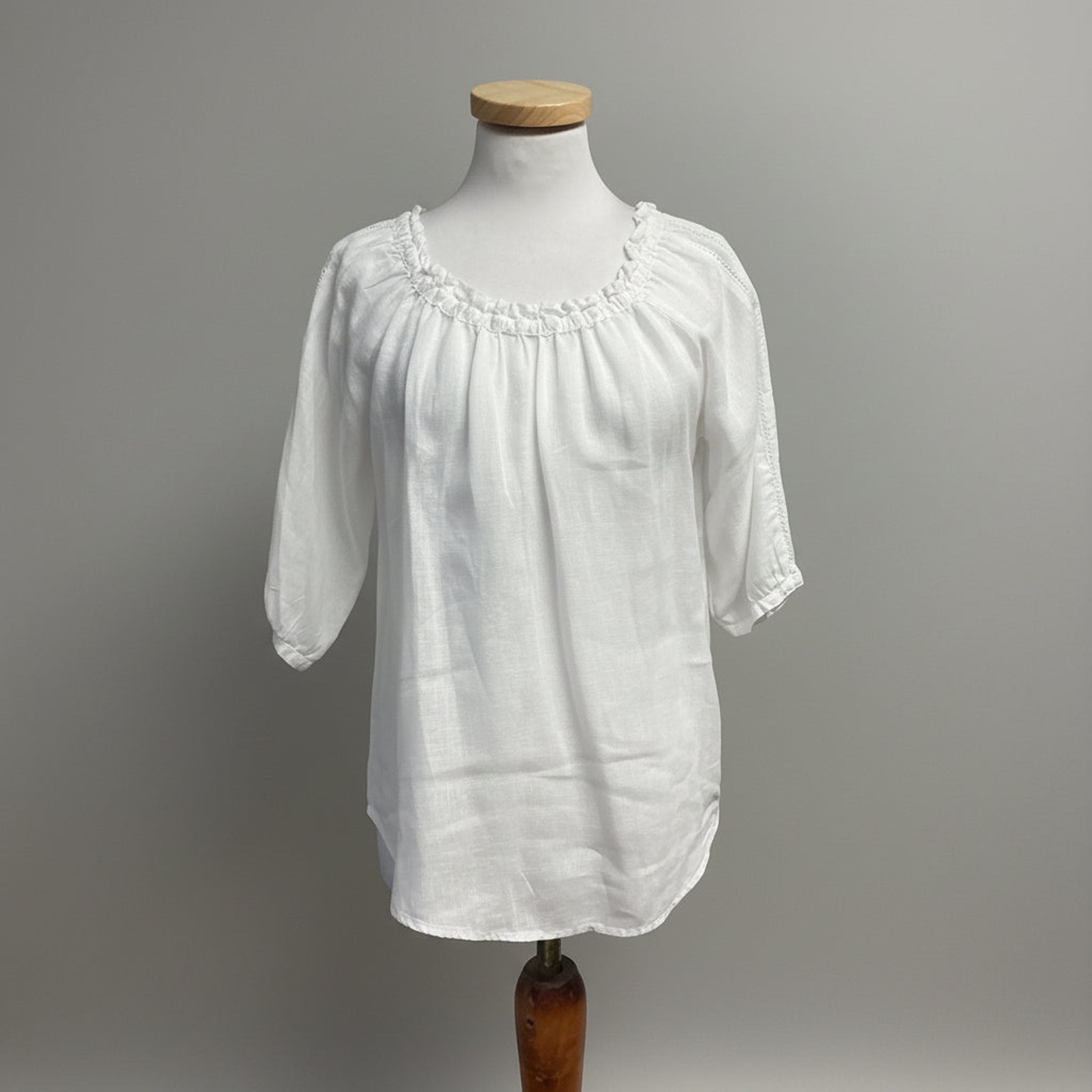 120 Lino White Linen Crochet Short Sleeve Blouse, Size M